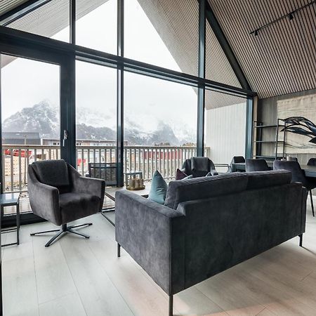 Attraktiv Leilighet Pa Kaikanten I Henningsvaer Luaran gambar